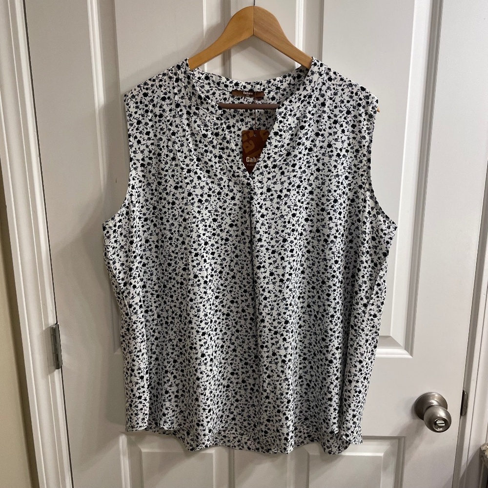 Amazon Gaharu Women's Black and White Ditsy Floral Sleeveless Blouse NWT, XXL